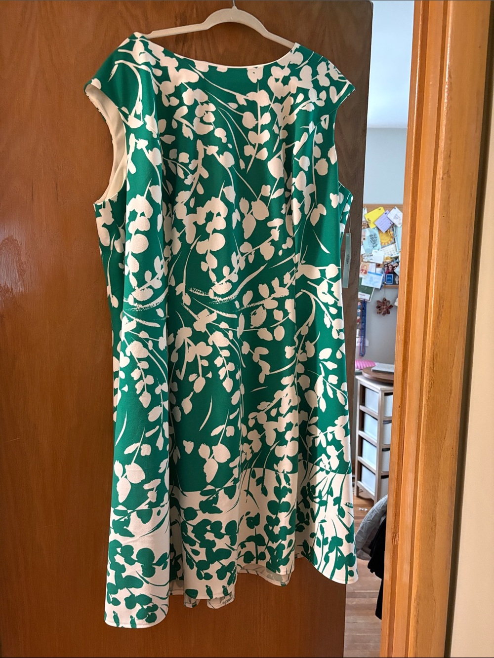 BNWT Sleeveless Green and White Floral Midi Dress from Dia and Co